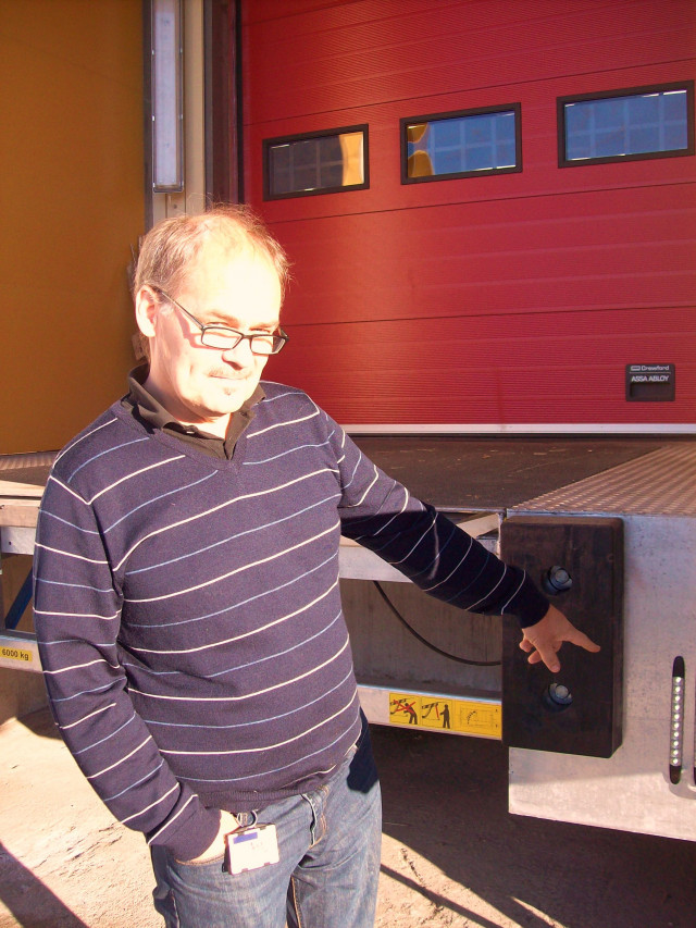 - Anders Andersson, DB Schenker visar de nya styrsignalerna för portautomatiken!