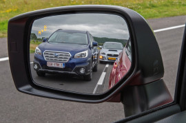 Subaru Rear Vihicle Detection håller koll på trafiken bakom och bredvid ditt fordon och varnar för trafik i din döda vinkel