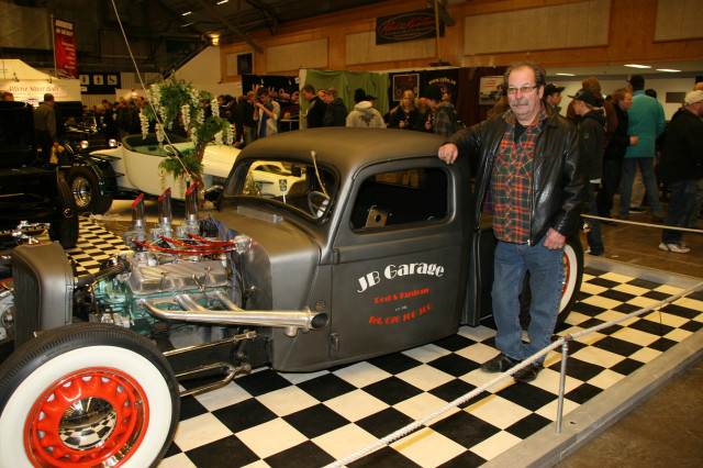 Janne Bodin från Gävle tog tidigare hem utmärkelsen Årets Rod 2009, framröstad av tidningen Wheels och dess läsare. Janne har verkligen byggt något fantastiskt av sin Dodge Pickup från 1937.