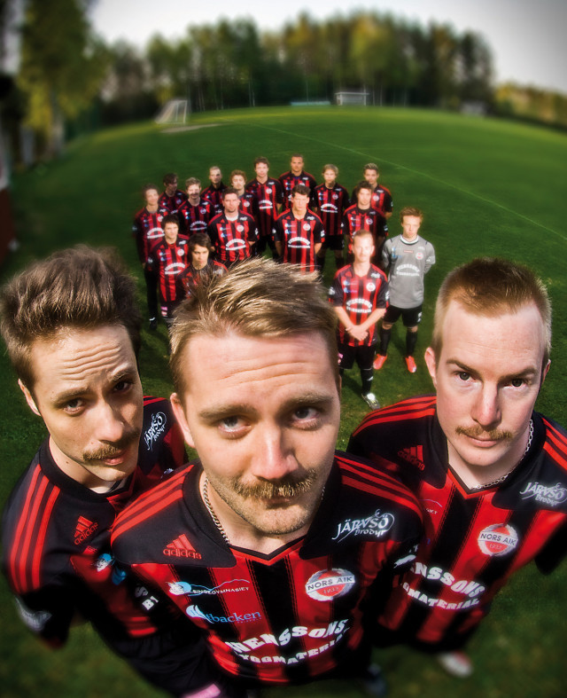 Mustaschkampdeltagarna Nors AIK:s har låtit håret på överläppen växa. Foto: Frasse Fransson/Svart Pist