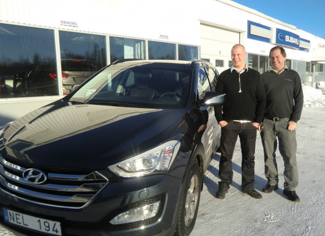 Morgan Lindberg och Christer Dahlbom visar upp nya Hyundai Santa Fe