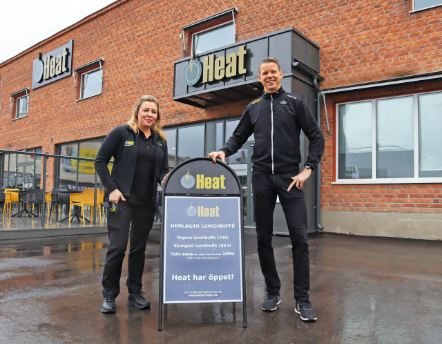 Restaurangchef Madeleine Hellman och Daniel Wärnmark utanför Heat-restaurangen i Hemsta, Gävle.