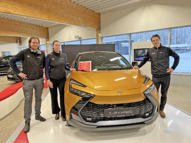 Nya Toyota C-HR 2023 på plats i Gävle.