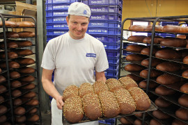 Daniel Rosén, vd på Mattes Bröd i Ockelbo är glad och stolt över att vara medlem i Din Bagare