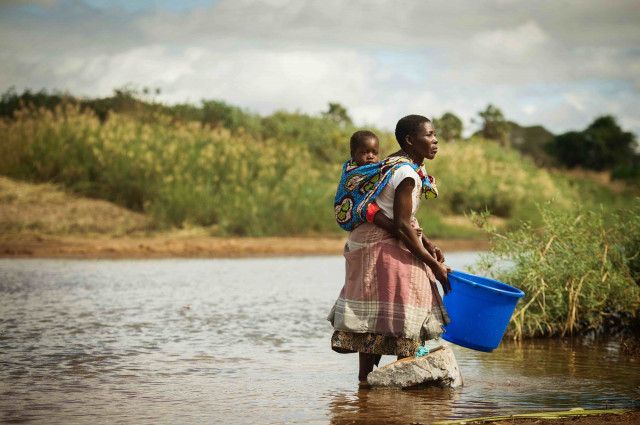 Tillgång till rent vatten är allt annat än en självklarhet för alla. Trots att det är en mänsklig rättighet saknar nästan var tionde människa på jorden tillgång till rent vatten. Att tvingas leva utan tillgång till rent vatten, toaletter och