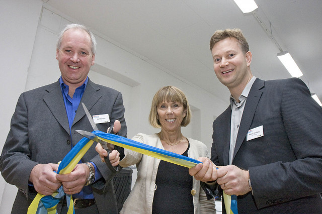 Leif Jansson, Gävle Offset, Barbro Holmberg, landshövdning och Martin Hedberg, Fotografen i Gävle inviger.