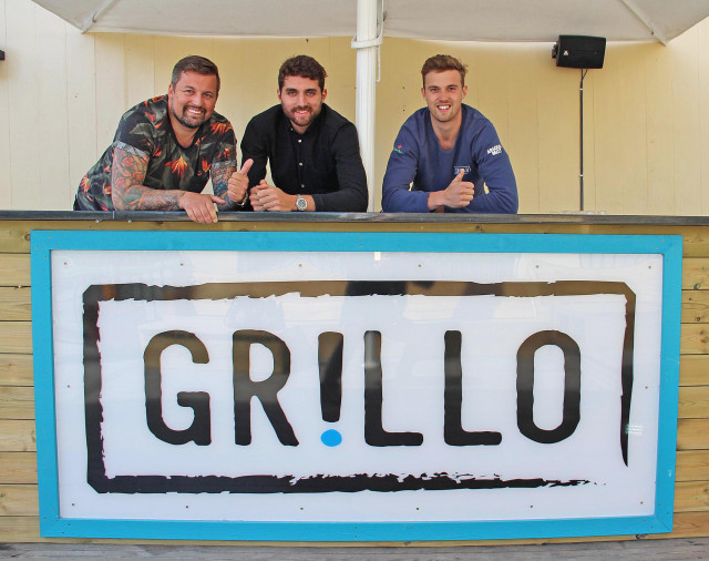 Kompanjonerna Jonas, Mannie och Viktor i en av barerna på restaurang Grillo.