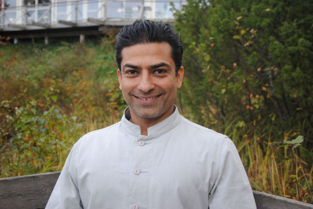 Prameet Kotak - Qualified as a life coach, yoga teacher and a personal trainer.