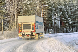 Svea Trafikcenter utbildar lastbilschaufförer till rätt kostnad.