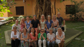 Yogaklass i Kerala i Södra Indien. Två och en halv vecka med deltagare från Sverige