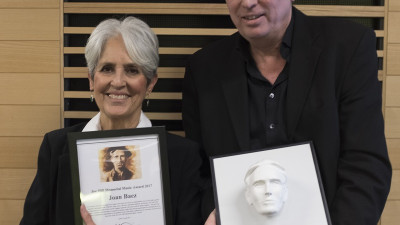 Joan Baez tog emot Joe Hill Memorial Music Award på Stockholm Waterfront