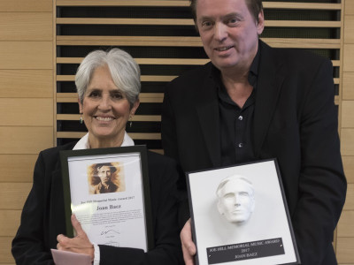 Joan Baez tog emot Joe Hill Memorial Music Award på Stockholm Waterfront