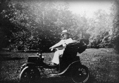 Victorian Era Electric Car, First Driven by Woman in Washington D.C., 1904. Image: Library of Congress
