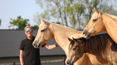 Sommarhästshow med Tobbe Larsson och Sveriges populära häst ”Nicke” som firar 20 år!