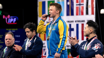 Eddie Berglund blev världsmästare genom världsrekord i styrkelyft