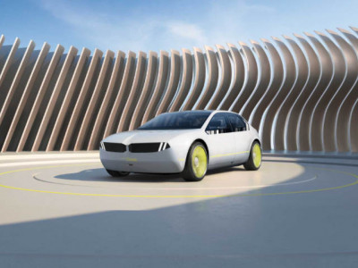 BMW i Vision Dee – en ultimata följeslagaren genom det verkliga och virtuella?