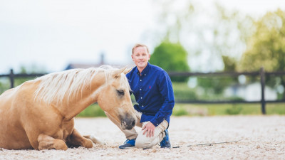 Sveriges populära häst och showartist Tobbe Larsson på stor jubileumsturné med superstjärn
